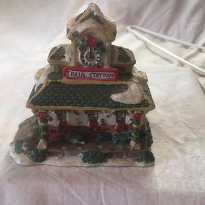 2003 Cobblestone Corners Train Station Christmas
